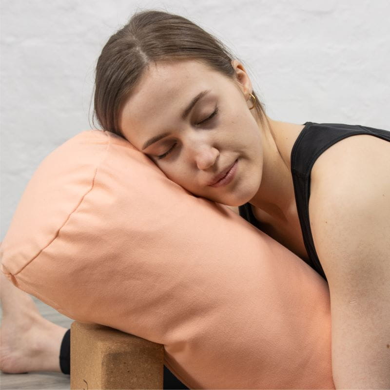 Bolster wałek do jogi myga - brzoskwiniowy